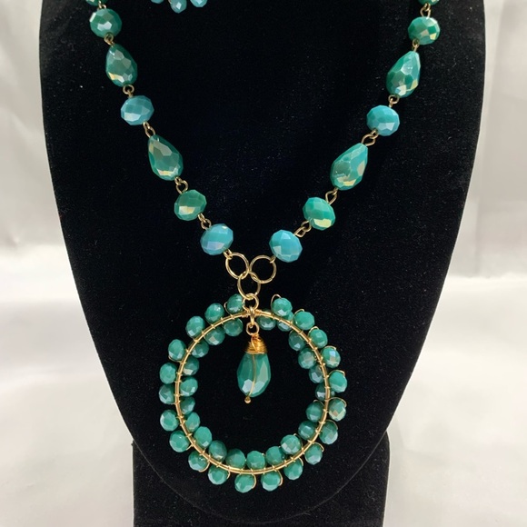 BRAND NEW CRYSTAL BEAUTIFUL NECKLACE AND EARRINGS TURQUOISE COLOR. - Picture 4 of 4